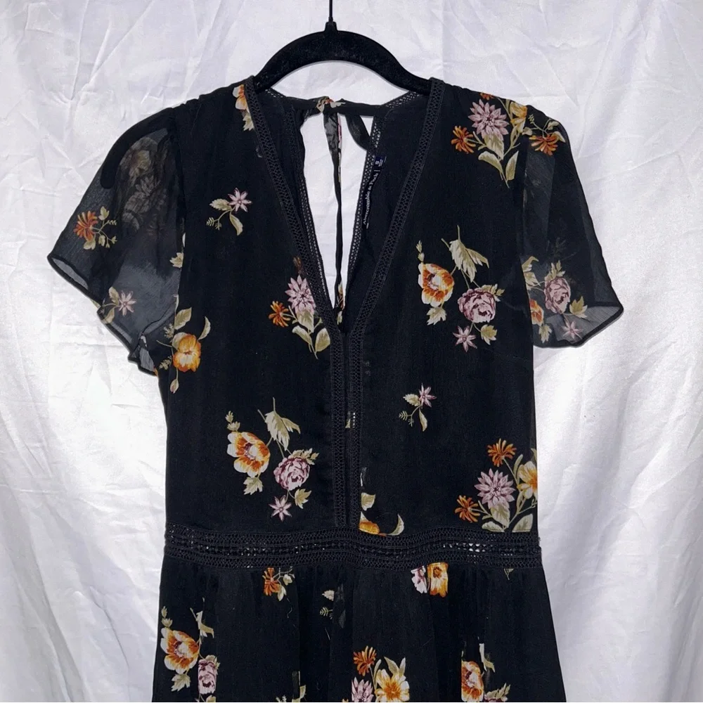 Abercrombie & Fitch Dress Flowy Floral Maxi Dress Open Tie Back V-Neck